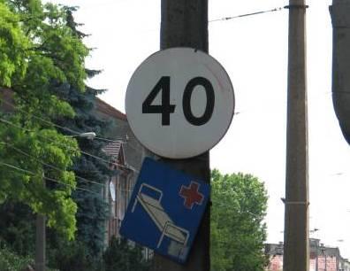 wyblakły znak