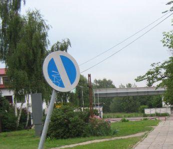 pochylony znak