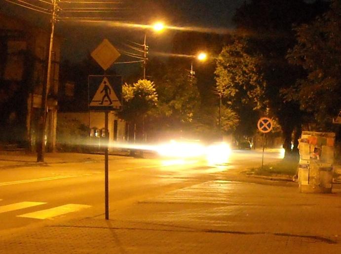 znaki nocą